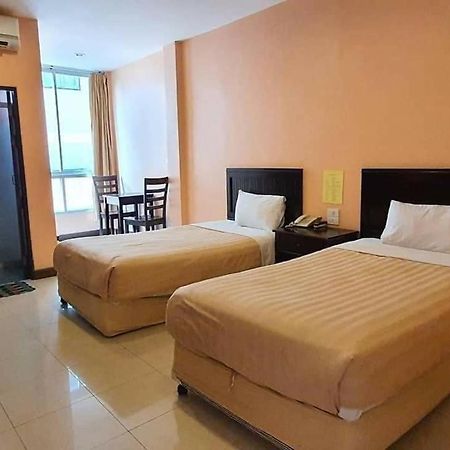 The Victory Hotel Ban Muang Daeng Ngoại thất bức ảnh