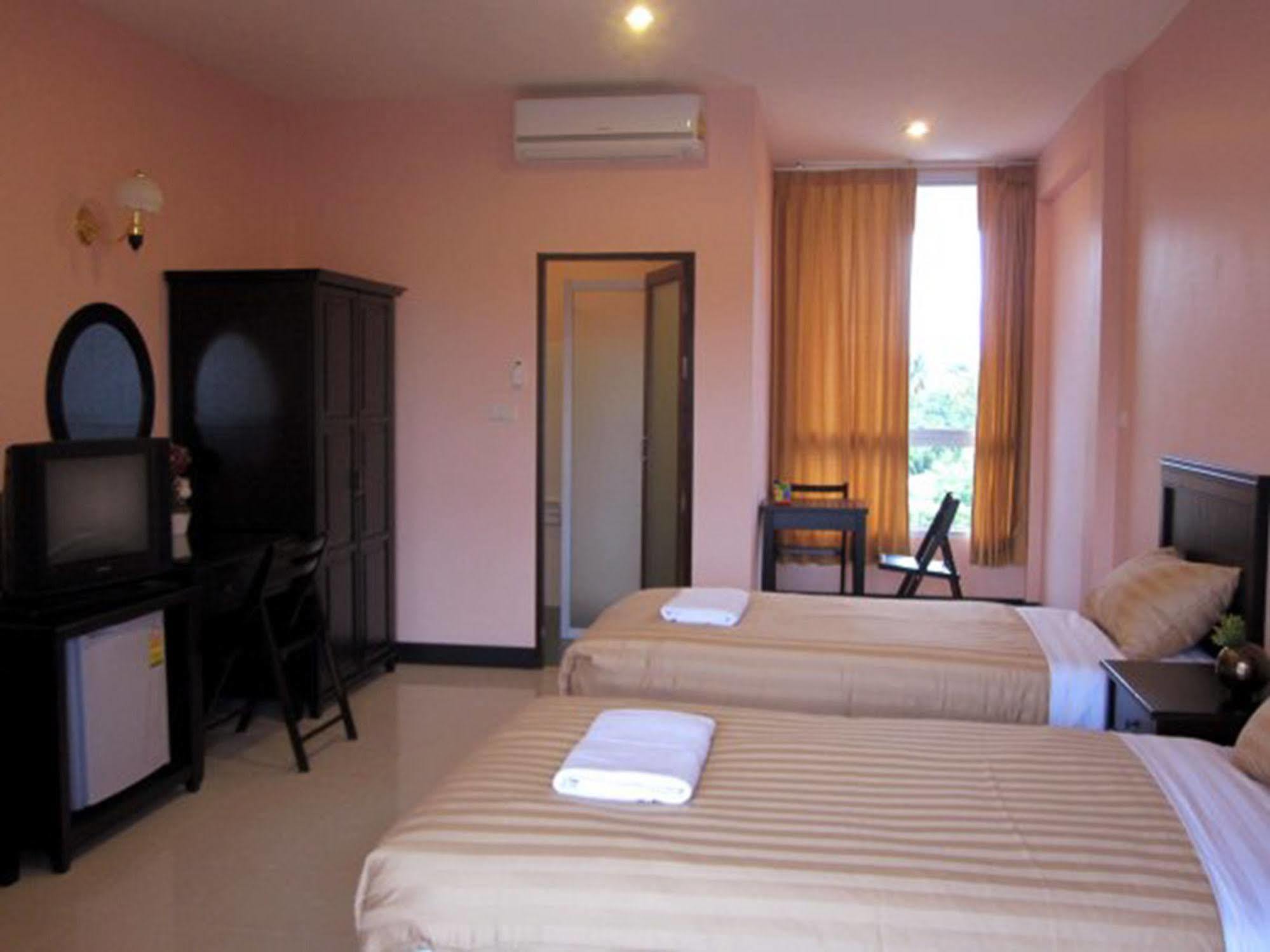 The Victory Hotel Ban Muang Daeng Ngoại thất bức ảnh